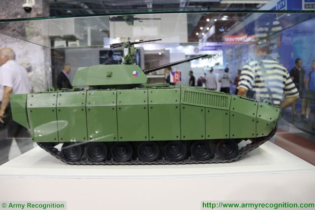 Zetor_Engineering_from_Czech_Republic_presents_the_Wolfdog_a_new_concept_of_tracked_armoured_640_001.jpg