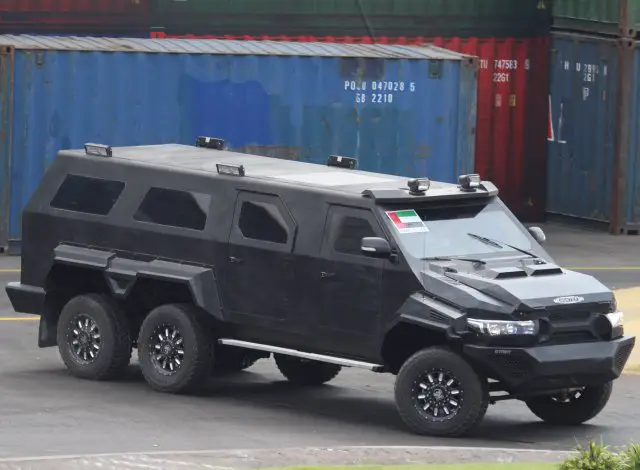  A new big one from Streit Group unveiled at IDEX 2015: the Hunter 6x6