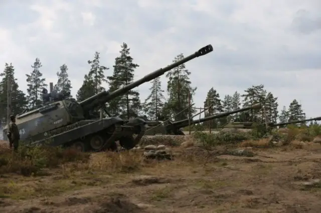 The artillery units of the Western Military District will begin to receive Msta-SM and Koalitsiya-SV self-propelled (SP) howitzers soon. Over 30 2S33 Msta-SM howitzers are said to be earmarked for the newly activated 1st Guards Armored Army.