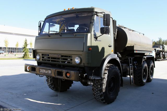 The Russian Defense Ministry will soon take delivery of a batch of advanced tank trucks designed for operations in the Arctic, according to the Izvestia daily. The sophisticated vehicle is designed for producing potable water and storing it unfrozen at an ambient temperature of -65°C. The Defense Ministry has been testing the unique ATsPT-5,6 Arctic Line tank truck on a KamAZ chassis under the Arctic and subarctic area development program. 