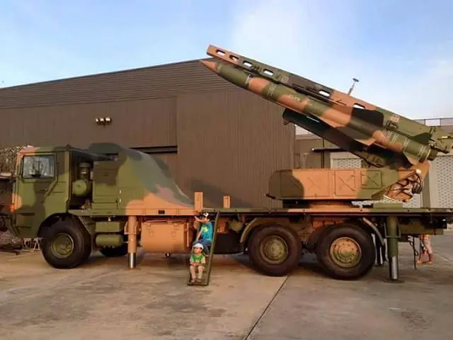 According pictures released on Internet, Thailand has take delivery of Chinese-made air defense missile system KS-1SM. Taiwanese armed forces has received a battery of KS-1C including three ou four launcher vehicles. 