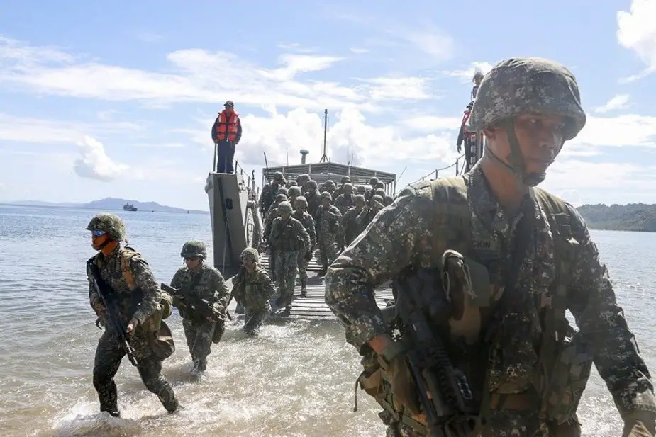 US Philippines forces simulate landing operation in South China Sea