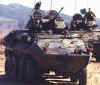 US Army LAV-25 véhicule blindé à roues de transport de troupe photoEn Juillet 2006, l’Arabie Saoudite a fait savoir qu’elle voulait renforcer les capacités militaires de sa garde nationale, par l’achat de véhicules blindés à roues LAV pour un montant de 5.8 milliards de $. En octobre 2007, les négociations étaient encore en cours, avec un accomplissement dans le courant de l’année 2008. Dan un second temps, un deuxième contrat d’un montant de 600 millions de $ pour la livraison de véhicule blindé à roues LAV, des Humvee, des camions et des armes a été faite au mois d’octobre 2007 par le ministère de la défense saoudien. Sauf incident de dernière minute, la résolution devrait se faire dans les 30 jours. 