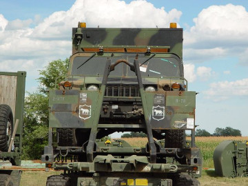 Click to enlarge image M1097A2_HMMWV_Humvee_heavy_shelter_carrier_United_States_American_US_Army_AM_General_002.jpg