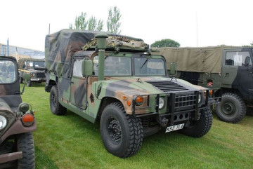 Click to enlarge image M1097A2_HMMWV_Humvee_heavy_shelter_carrier_United_States_American_US_Army_AM_General_003.jpg
