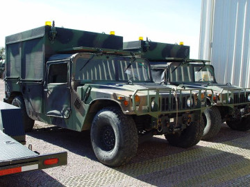 Click to enlarge image M1097A2_HMMWV_Humvee_heavy_shelter_carrier_United_States_American_US_Army_AM_General_007.jpg