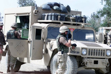 Click to enlarge image M1097A2_HMMWV_Humvee_heavy_shelter_carrier_United_States_American_US_Army_AM_General_009.jpg