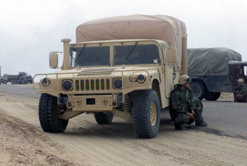 Click to enlarge image M1097A2_HMMWV_Humvee_heavy_shelter_carrier_United_States_American_US_Army_AM_General_012.jpg