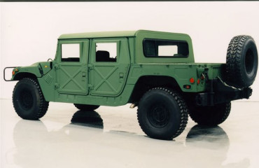 Click to enlarge image M1097A2_HMMWV_Humvee_heavy_shelter_carrier_United_States_American_US_Army_AM_General_015.jpg