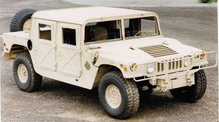 Click to enlarge image M1097A2_HMMWV_Humvee_heavy_shelter_carrier_United_States_American_US_Army_AM_General_017.jpg