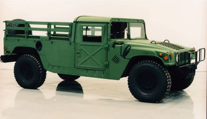 Click to enlarge image M1097A2_HMMWV_Humvee_heavy_shelter_carrier_United_States_American_US_Army_AM_General_020.jpg