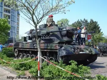 Click to enlarge image gepard_anti-aircraft_tracked_self-propelled_gun_armoured_vehicle_Germany_German_Army_024.jpg