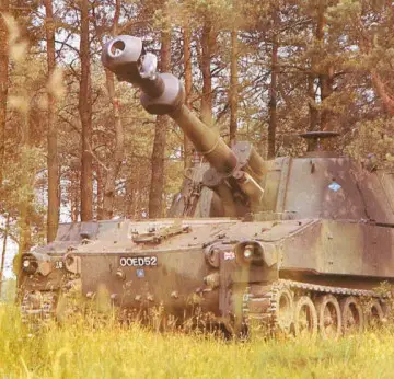 Click to enlarge image M109_self-propelled_tracked_armoured_vehicle_United_States_US_army_016.jpg