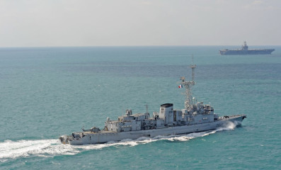 Click to enlarge image La_Motte_Piquet_Argyll_Abraham_Lincoln_Persian_Gulf_1.jpg