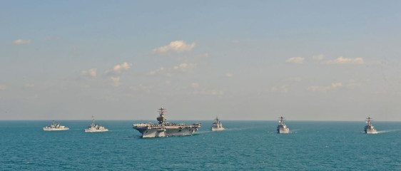 Click to enlarge image La_Motte_Piquet_Argyll_Abraham_Lincoln_Persian_Gulf_3.jpg