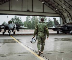 French Rafale fighters take part in an Agile Combat Employment exercise in Poland, testing the rapid dispersal of aircraft, personnel, and support equipment to sustain air operations under missile and drone threat on NATO’s eastern flank.