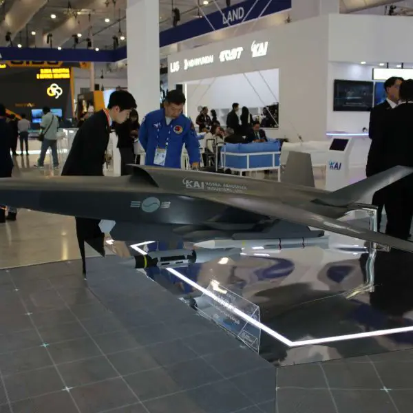 South Korea’s Korea Aerospace Industries has unveiled its MUCCA collaborative combat drone concept in Riyadh, showcasing a modular wingman platform designed to escort fighters, carry precision weapons, and meet evolving Gulf air force requirements (Picture Source: Army Recognition Group)