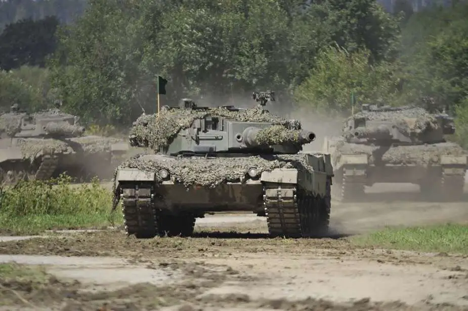 Leopard 2 A4 under camo  A Military Photos & Video Website