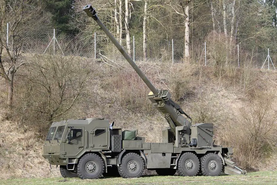 EVA Slovakia most modern 8x8 self propelled howitzers analysis 925 001