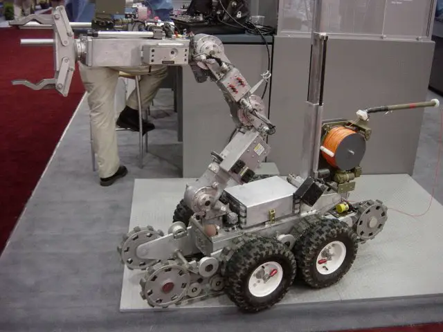 Northrop-Grumman Remotec Unveils Next-generation Andros Robot for EOD applications 640 001
