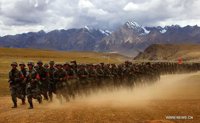 In mid autumn, a division under the Xinjiang Military Area Command (MAC) of the Chinese People’s Liberation Army (PLA), with all its troops and armaments, crossed four mountains, two deserts and four provinces and regions, namely Xinjiang, Qinghai, Gansu and Ningxia, covering a distance of more than 3,000 kilometers, and reached the ancient battlefield at the foot of the Helan Mountains where the division carried out an actual-troop maneuver drill under information-based conditions.
