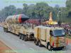 Suite à l'achèvement de son programme de tests, le missile indien Agni-3 pourrait prochainement équiper l'armée nationale indienne, a annoncé mercredi aux journalistes le directeur du programme Agni, Avinash Chander. "Suite aux trois tests réussis, le missile est prêt à équiper l'armée", a indiqué le responsable. Selon des experts, cet engin possède la plus longue portée d'Asie du sud et doit surpasser les performances des missiles pakistanais. Seule la Chine dispose de missiles plus puissants. Agni-3 a subi son dernier test le 7 février, ouvrant le processus de son adoption par l'armée, a annoncé de son côté le directeur de l'Organisation indienne d'études et de développements en matière de défense, Vijay Kumar Saraswat. D'une portée de 3.500 km, Agni-3 est en mesure de transporter une charge de 1,5 tonne au maximum. Mesurant 17 mètres de longueur et 2 mètre de diamètre, l'engin pèse 48 tonnes. "C'est un très puissant facteur de dissuasion", a expliqué M.Saraswat. Ce missile de conception entièrement indienne est capable de frapper des cibles avec une précision de plusieurs centaines de mètres, a-t-il ajouté. Selon le responsable, l'Inde pourrait bientôt aborder les tests d'un nouveau missile, Agni-5, dont la portée sera de plus de 5.000 km.