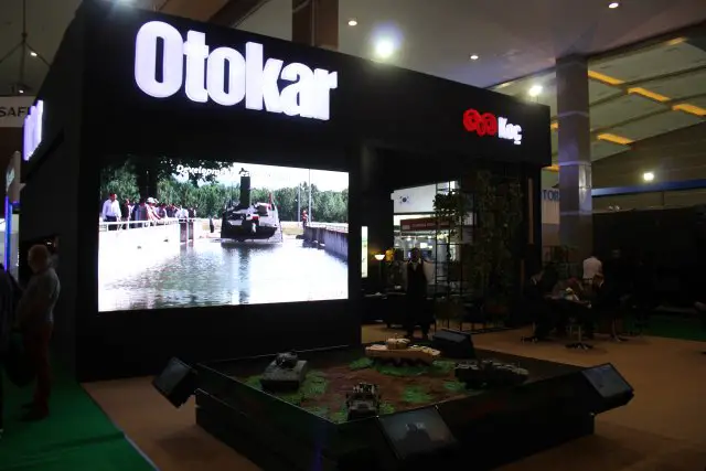 The Turkish manufacturer Otokar presents its  land systems t Indodefence 2016 001