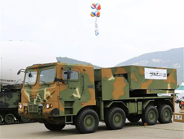 South Korean government has announced the purchase of 58 new multi-calibers K-MLRS Multiple Launch Rocket System, developed by the national Defense Company Chun Moo. The new system is able to fire different type of rockets 130 and 230mm.
