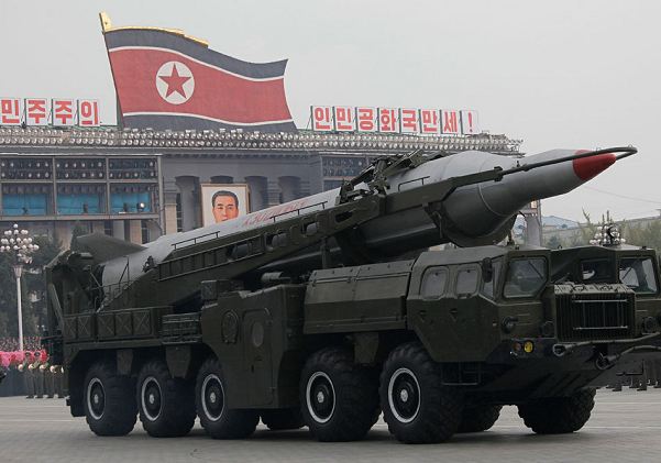 L'Iran aurait acheté à la Corée du Nord plusieurs missiles longue portée capables de frapper les capitales occidentales mais aussi Moscou, a annoncé lundi le quotidien The New York Times se référant aux révélations du site Wikileaks.  No-Dong Missile balistique moyenne portée Nord Coréen