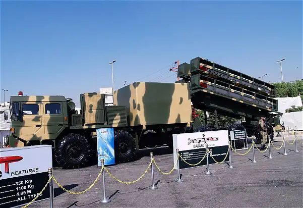Pakistan's military says it has successfully test-fired a cruise missile Hatf-VII or Babur capable of carrying "strategic and conventional" war heads. 