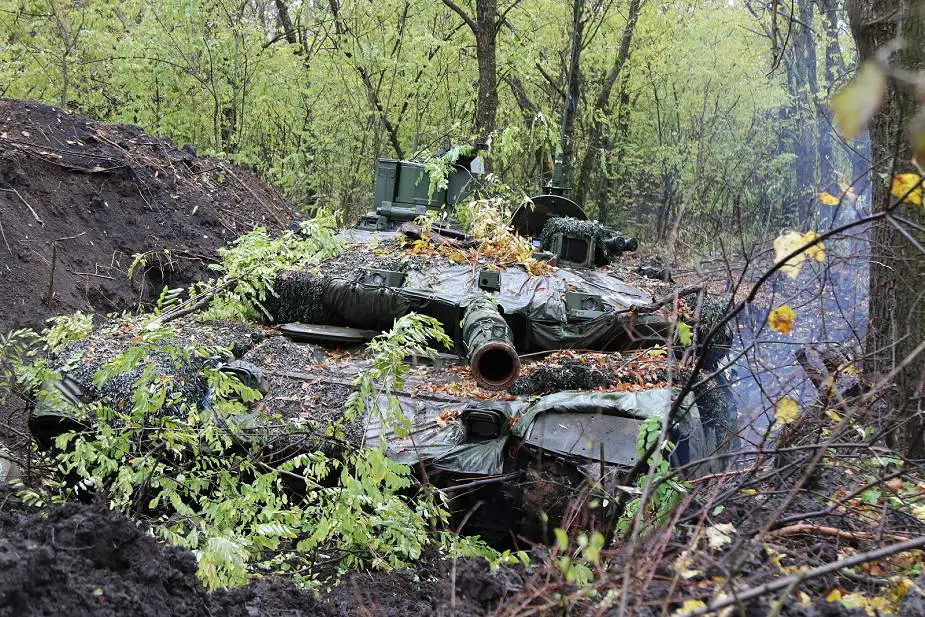 30th Mechanized Brigade of Ukrainian army captures Russian T 90M and T 80U tanks 925 003