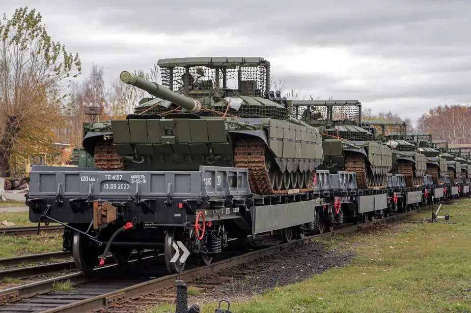 Russian_Army_Receives_T-72B3_and_T-90M_Tanks_with_Drone_Turret_Protection_for_Deployment_in_Ukraine_925_001.jpg