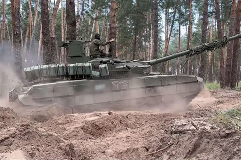 Two Ukrainian Bradley M2A2 IFVs Destroy Russian T 90M Tank in Close Quarter Combat 925 003