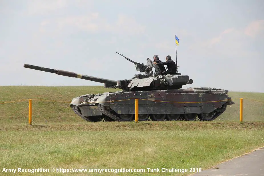 Ukrainian army deploys its local made T 84 Oplot and T 72AMT tank to fight Russian troops 925 002