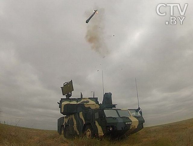 The Belarusian Armed Forces tested its air defense missile system Tor-M2. It was the first time that a Tor-M2 system has been tested in Belarus, Belarusian Defense Ministry said. During a tactical exercise involving units of the 120th Air Defense Missile Brigade of the Western Tactical Command of the Belarusian Air Force and Air Defense in Gomel Oblast, the third air defense missile battery Tor-M2 performed live firing. 