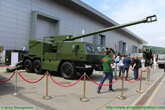 EVA 155mm 6x6 self-propelled howitzer IDET 2015 International Exhibition Defence Security Technologies 001