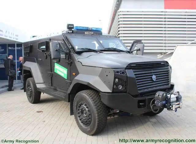 MSPO 201 Plasan presents the SZOP 4x4 armored vehicle selected by the Polish Military Police 640 001