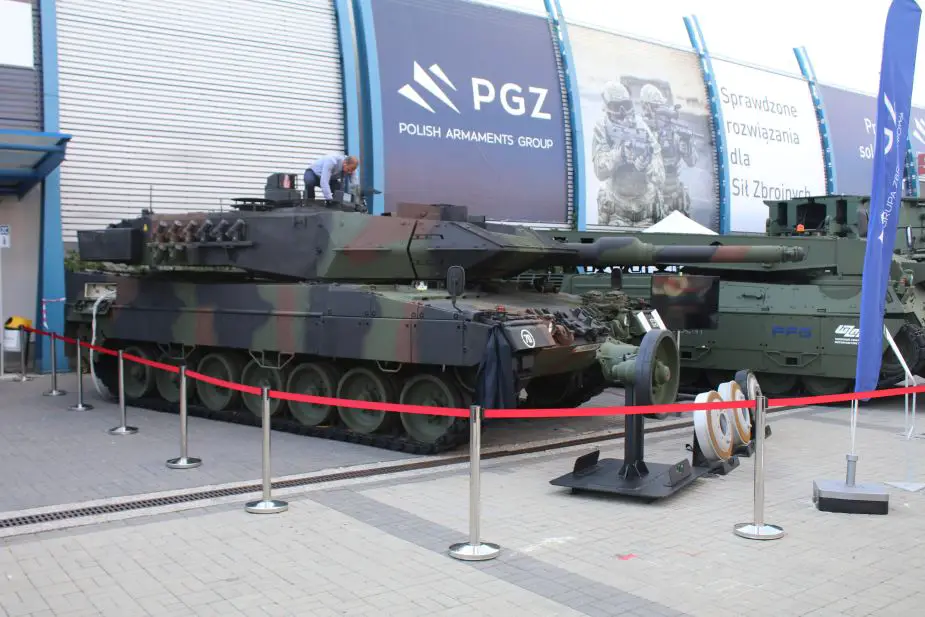 MSPO 2019 WZM SA and Poznan SA modifications and support for Leopards 2A5 925 001