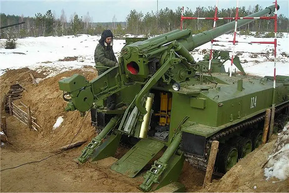 2S5 Giatsint S 152mm tracked self propelled gun Russia details 925 001