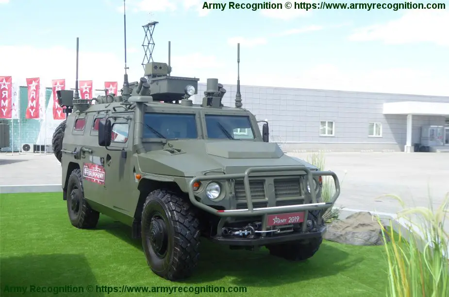 New RKhM 8 wheeled CBRN reconnaissance armored vehicle Army 2019 defense exhibition Russia 925 001
