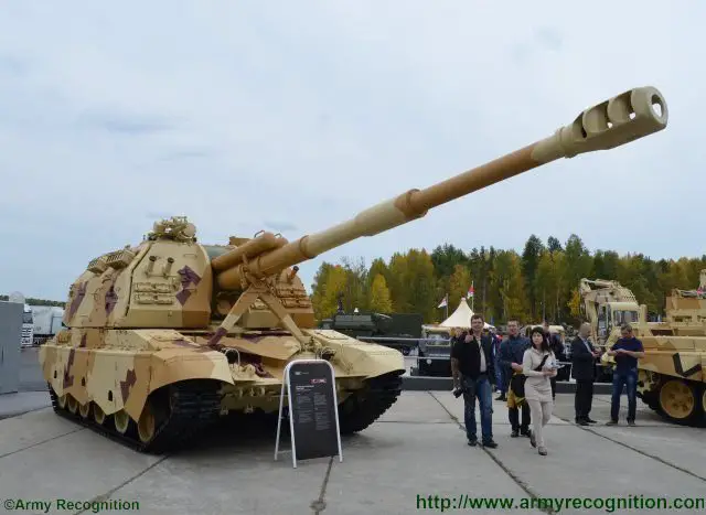 Advanced 2S19M2 self propelled howitzer highlighted at Russian Arms Expo 2015 640 001
