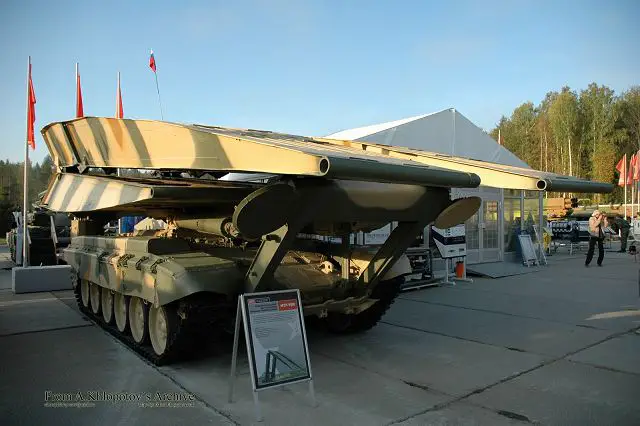 Russian UralVagonZavod (UVZ) has developed the TMM-6 heavy bridge system intended to be used with the MTU-90M armoured vehicle launched bridge (AVLB), according to a source in the company.
