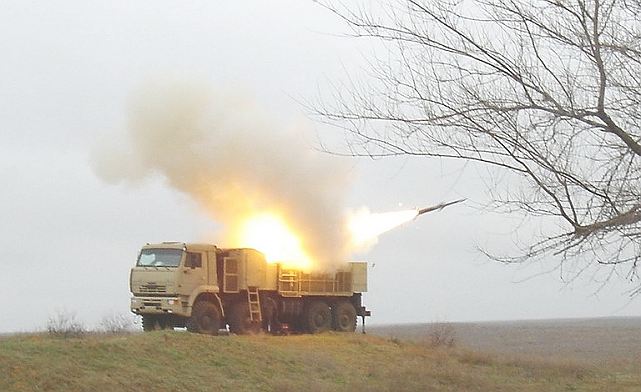 The Russian armed forces are to carry out live firing tests of the Army's Pantsyr short-range gun-missile air defense system against cruise missile targets for the first time at a range in northern Russia, the Defense Ministry said on Wednesday, October 17, 2012. "The Pantsyr will be tested in live attacks for the first time against real cruise missile targets on the range," a Defense Ministry source said.