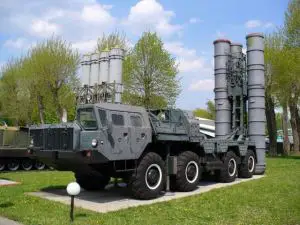 S-300 PS S-300PS SA-10B Grumble B long range surface-to-air missile technical data sheet information description pictures photos images intelligence identification Russian army Russia air defense system