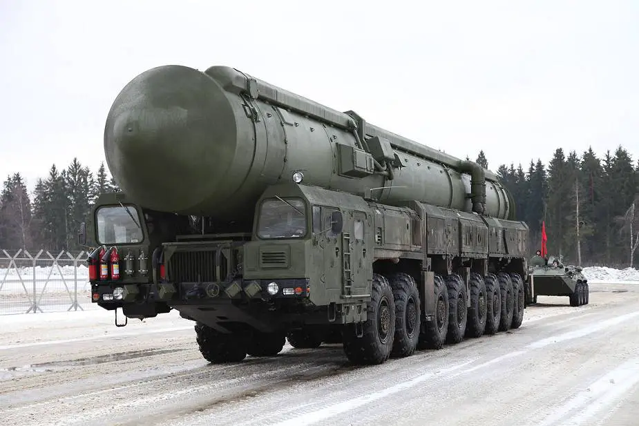Topol M SS 27 Stalin RS 12M2 RT 2PM2 ICBM Intercontinental Ballistic Missile Russia 925 001