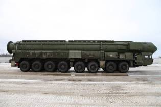 Topol M SS 27 Stalin RS 12M2 RT 2PM2 ICBM Intercontinental Ballistic Missile Russia right side view 001