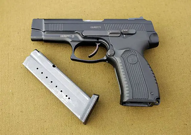 Russian officers of the Western Military District have fired for the first time with the new 9mm pistol Yarygin MP-443 “GRACH” during training session. 