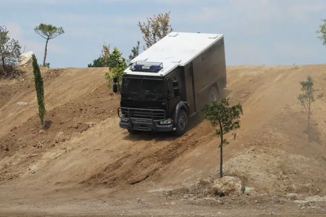 Live demonstration of the Renault Trucks Defense'MIDS during Eurosatory 2014