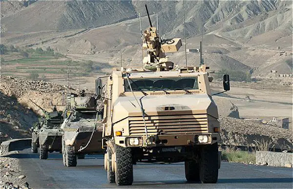Le 25 octobre 2010, le véhicule blindé hautement protégé (VBHP) Aravis Nexter a été déployé pour la première fois en Afghanistan. Il s’agit d’un véhicule destiné à transporter sous blindage les équipes intervenant sur les engins explosifs improvisés (EEI) en Afghanistan. 