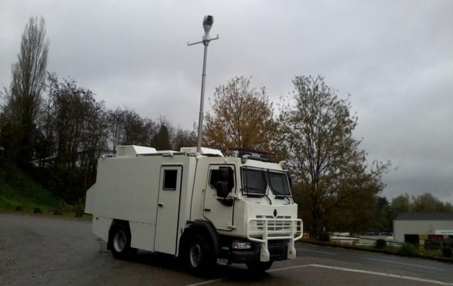 MIDS command post armoured truck police security forces Renault Trucks Defense France defense industry 640 001